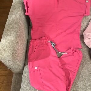 Garde Malade Scrub Set – Bright Pink